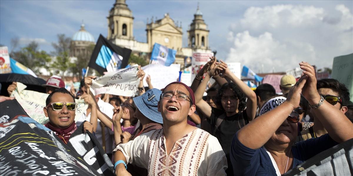 Tisíce ľudí žiadali rezignáciu prezidenta v Guatemale