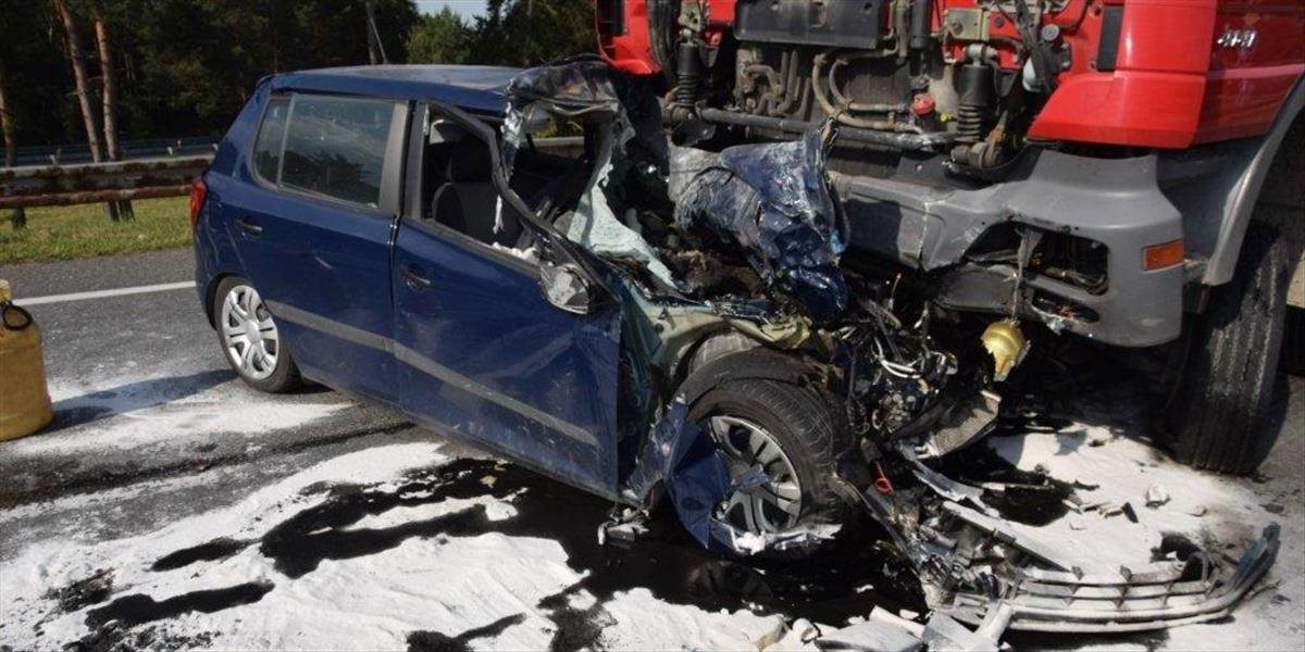 FOTO Za Malackami sa zrazilo osobné auto s nákladným, jeden z vodičov zomrel