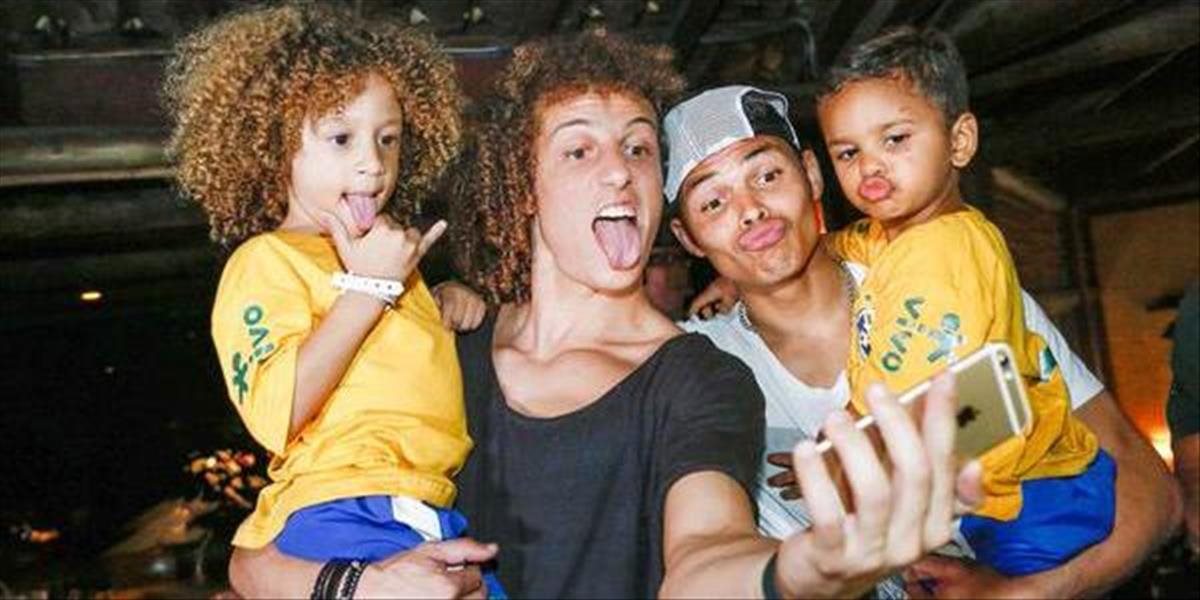 Brazílčania David Luiz a Thiago Silva zverejnili úžasné fotky s ich detskými dvojníkmi