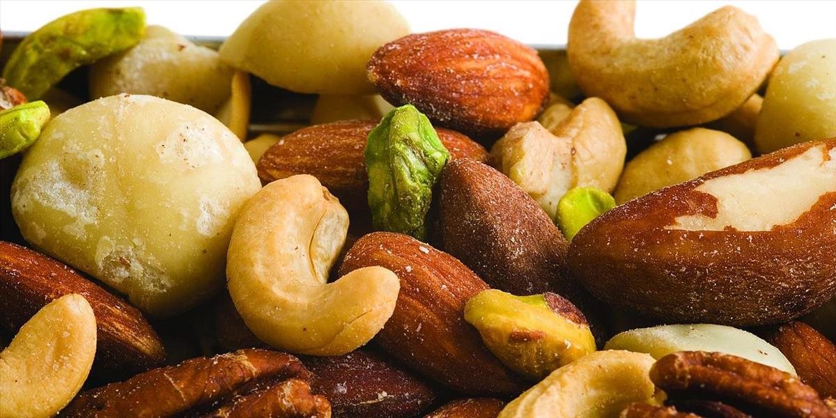 Orechy a arašidy znižujú riziko predčasného úmrtia