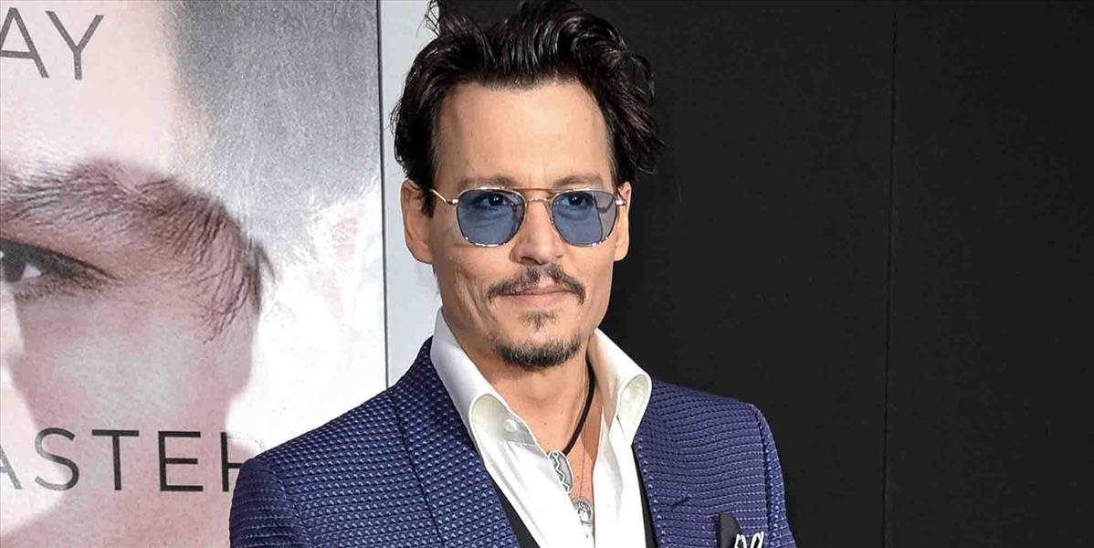 Johnny Depp vzdal poctu zosnulému Christopherovi Leemu