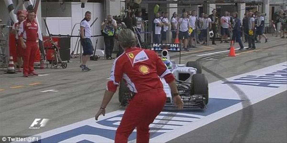 VIDEO F1: Felipe Massa v boxoch VC Rakúska takmer zrazil šéfa stajne Ferrari