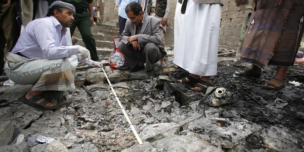 Bomba nastražená Islamským štátom zranila v Jemene 28 ľudí
