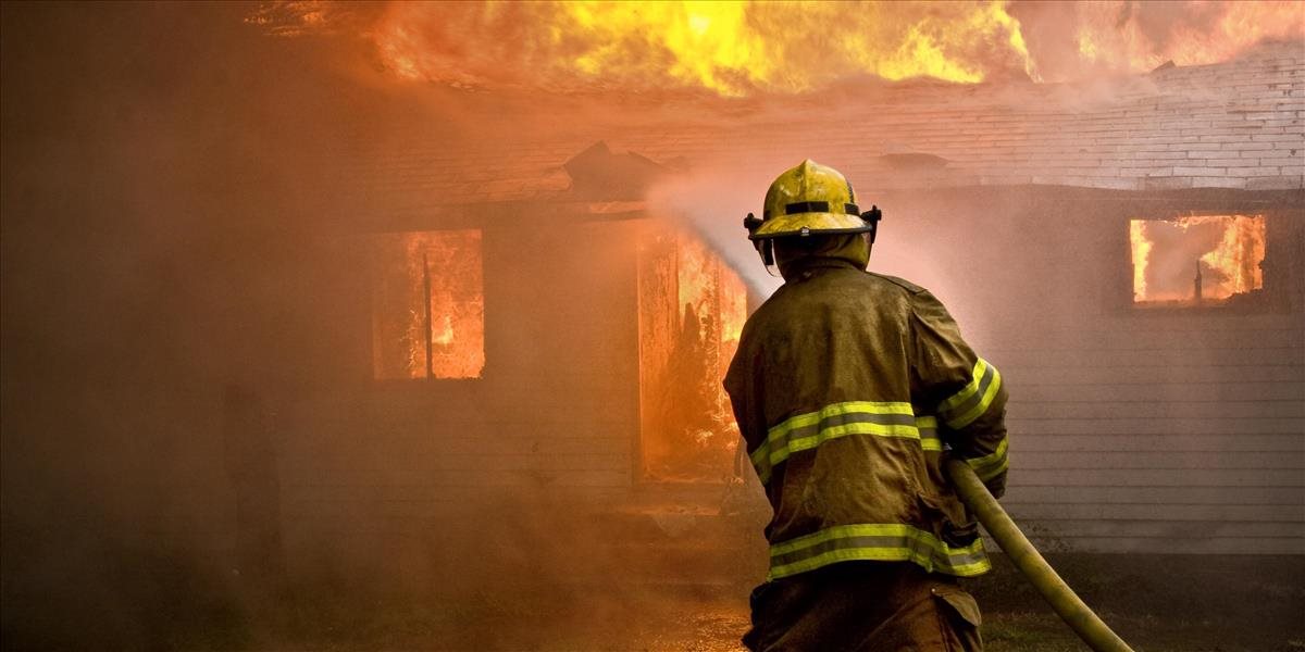 Požiar v novotekovskom dome spôsobila zrejme horiaca sviečka