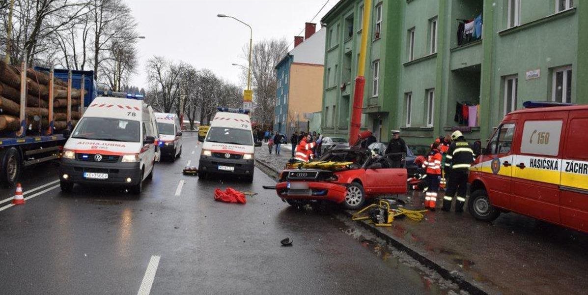 Dopravná nehoda v Bratislave: Vodič zišiel na električkové koľajisko, na mieste zomrel