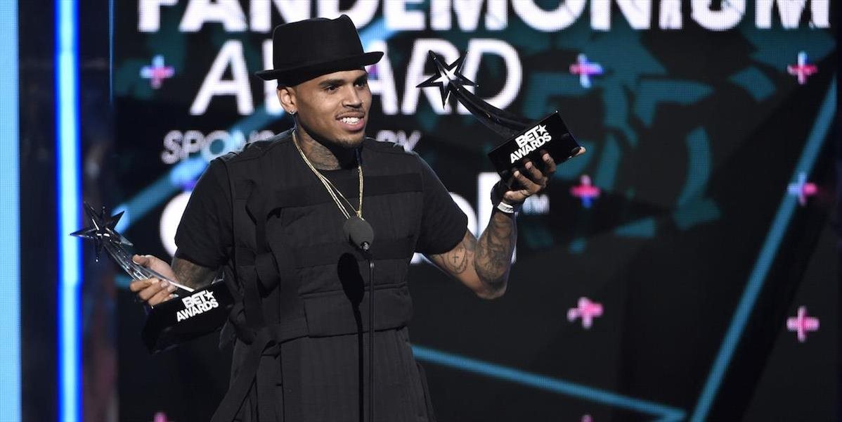 Chris Brown požiadal súd o priznanie otcovstva dcéry Royalty