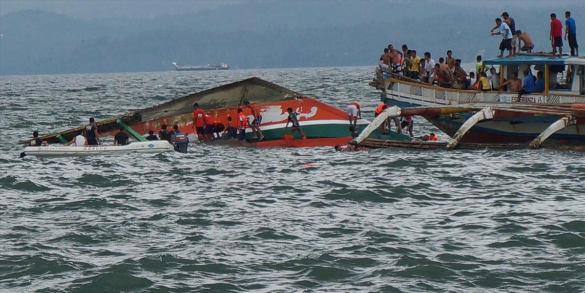 Počet mŕtvych po prevrátení trajektu na Filipínach stúpol na 45