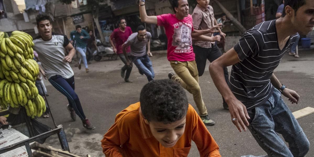 Pri demonštráciách v Egypte zahynul jeden človek, niekoľkí utrpeli zranenia