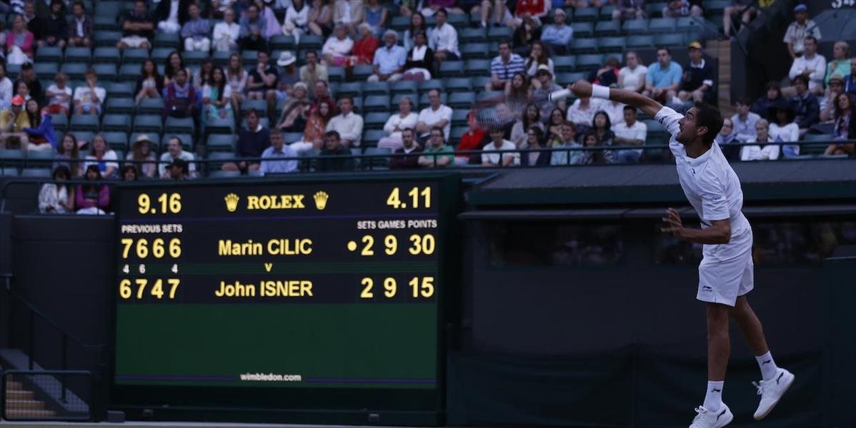 Wimbledon: Isner s Čiličom nedohrali pre tmu, stav v piatom sete 10:10