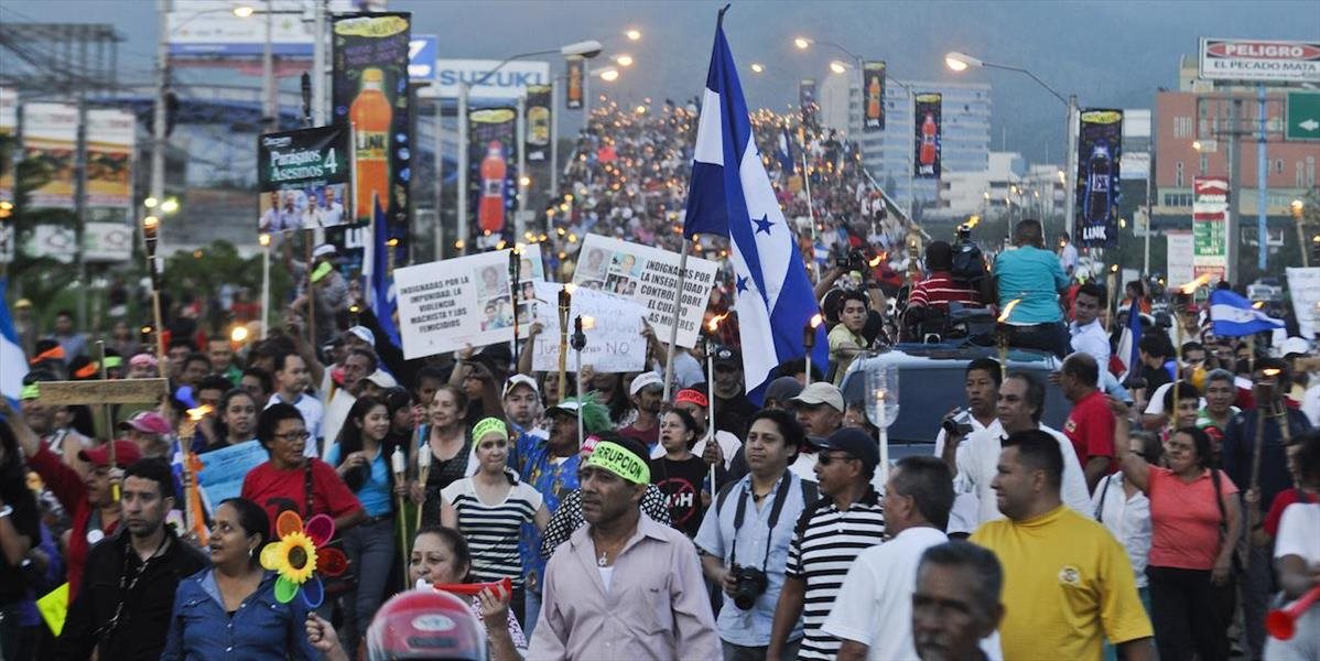 Desaťtisíce demonštrantov požadovali v Hondurase odstúpenie prezidenta