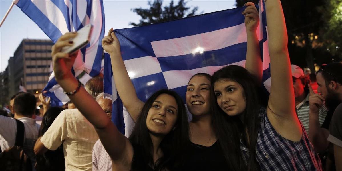 Gréci v referende odmietli reformy: Na námestí v Aténach vypukli oslavy