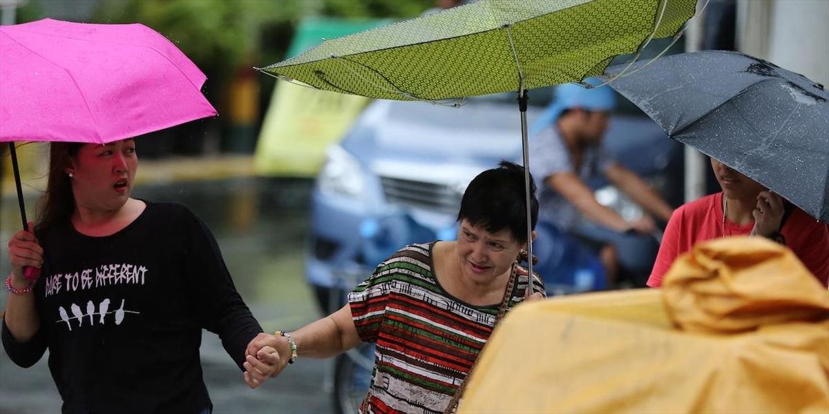 Pre tropickú búrku Linfa pozastavili na Filipínach lodnú a leteckú dopravu