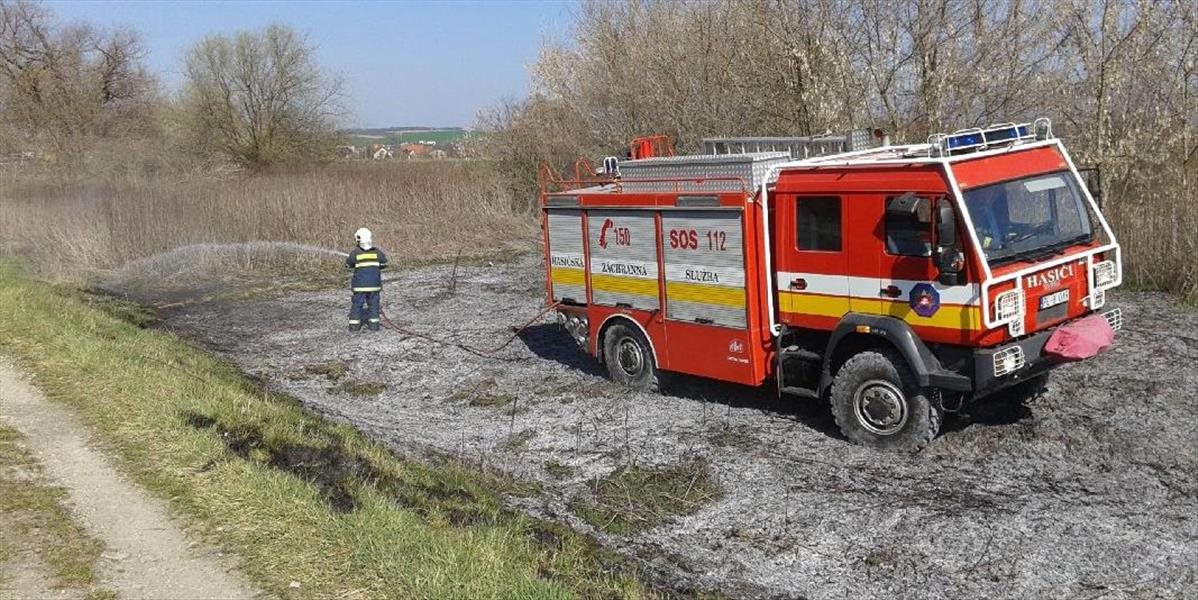 Vo viacerých okresoch Nitrianskeho kraja hrozí zvýšené nebezpečenstvo vzniku požiaru