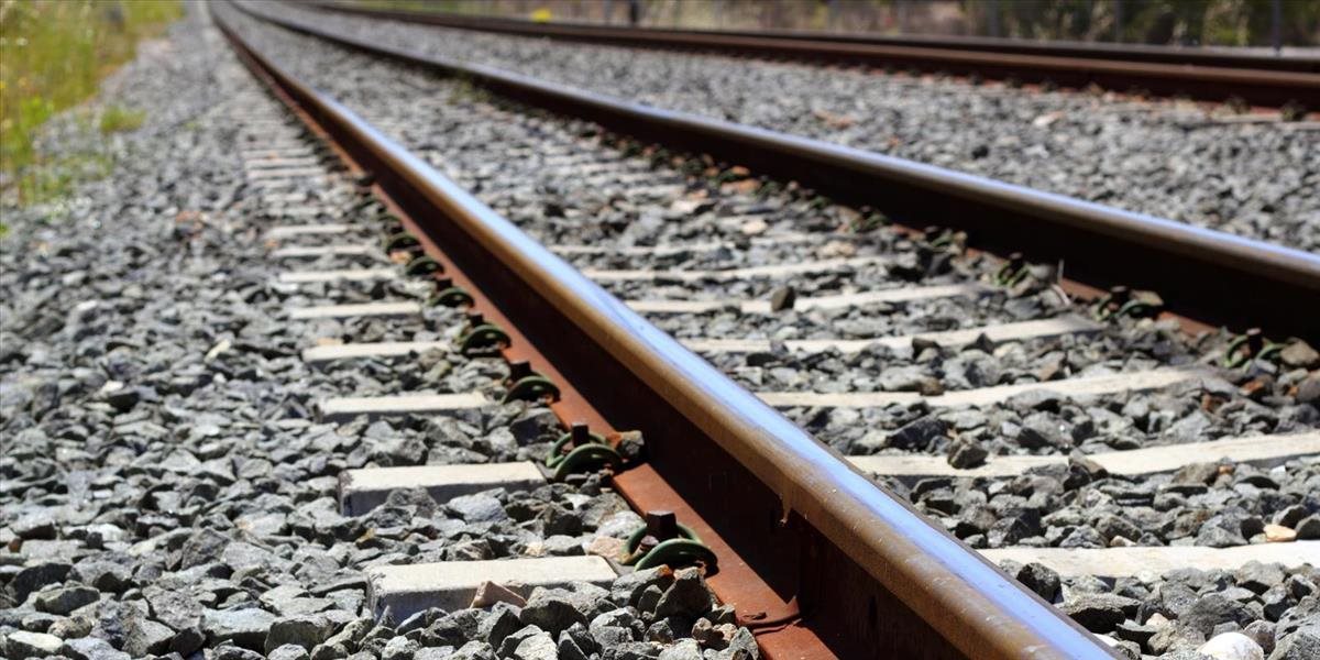 Muž zomrel na koľajniciach, hľadajú vlak