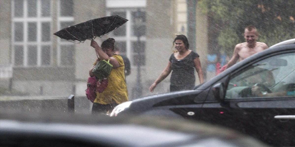 Stredajšie búrky si v Maďarsku vyžiadali jednu obeť, zranené sú desiatky ľudí