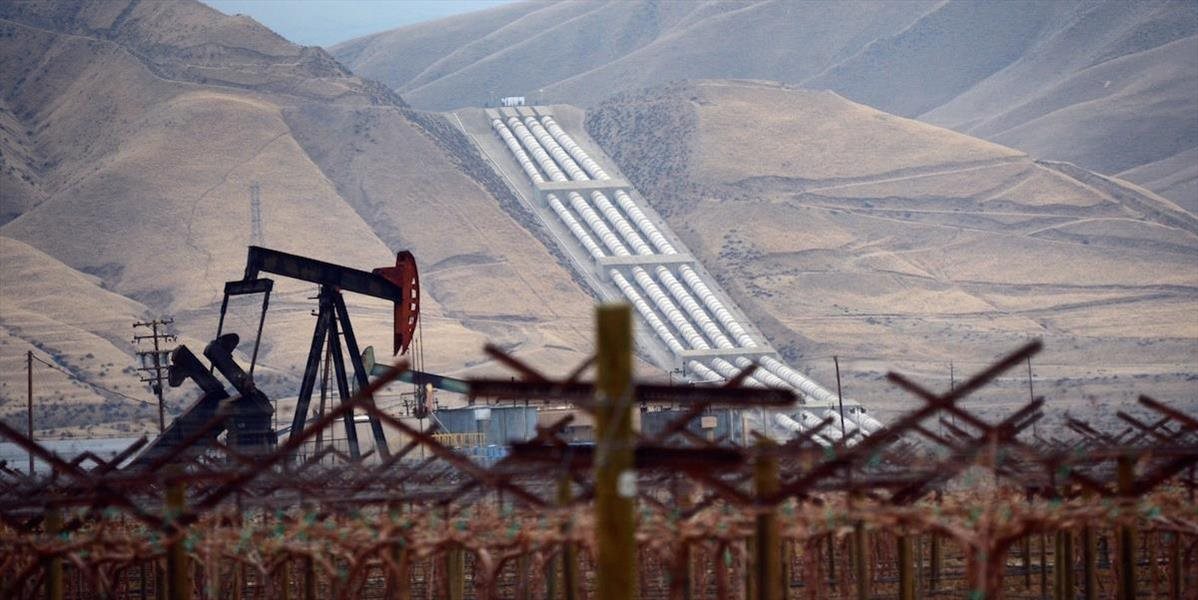 Česko podporuje zrušenie zákazu exportu americkej ropy