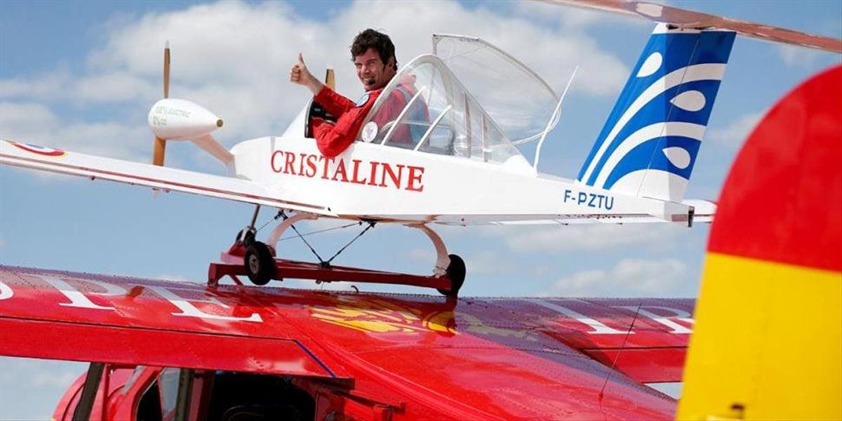 Francúzsky pilot prekonal Lamanšský prieliv na elektrickom lietadle