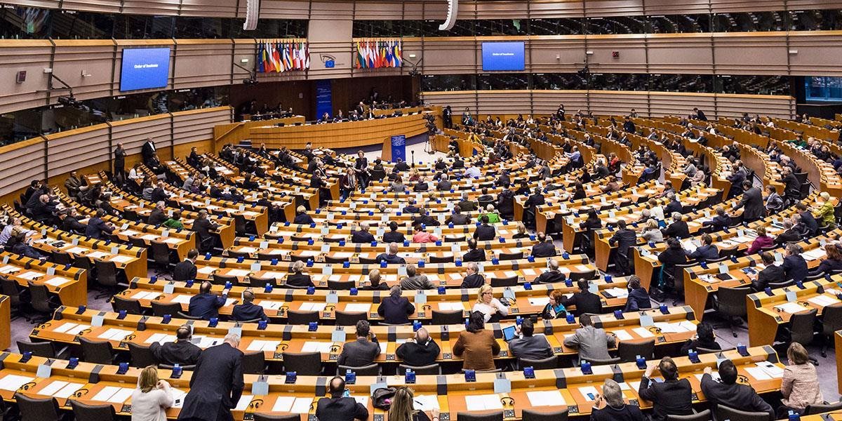 Členské štáty EÚ schválili investičný plán pre dopravu za 13,1 miliardy eur