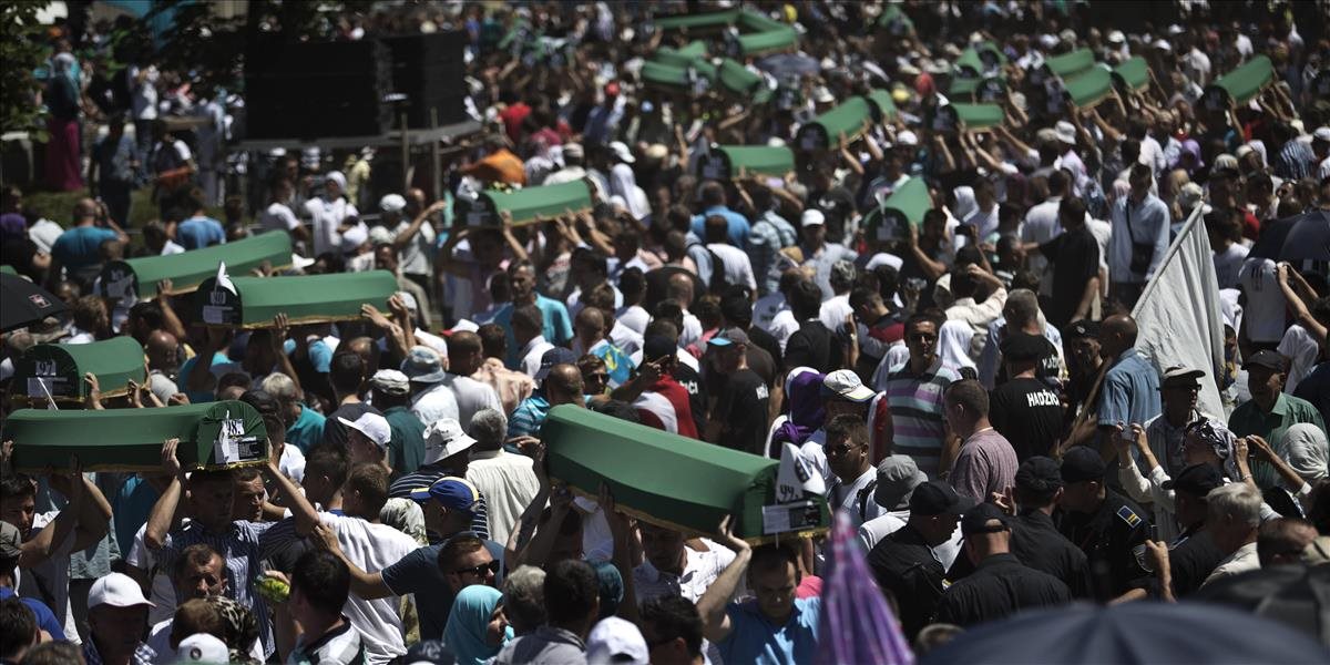 Desaťtisíce ľudí spomínali v Srebrenici na masaker spred 20 rokov