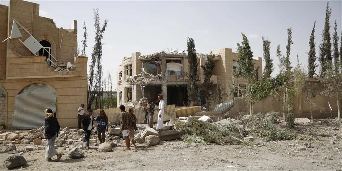 Pri bombovom útoku pri americkej základni v Afganistane zahynulo 25 ľudí