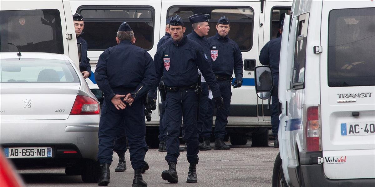 NAŽIVO Rukojemnícka dráma vo Francúzsku: Ozbrojenci zadržiavajú v obchode asi 10 ľudí