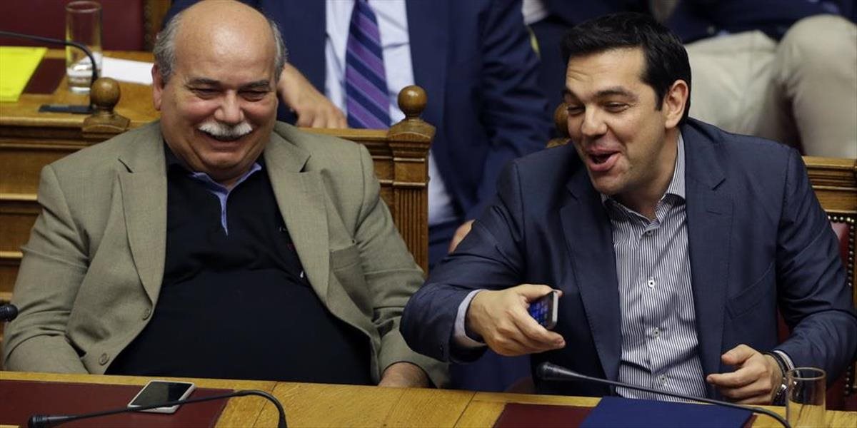 Grécky parlament schváli zákony potrebné na uvoľnenie ďalšej pomoci
