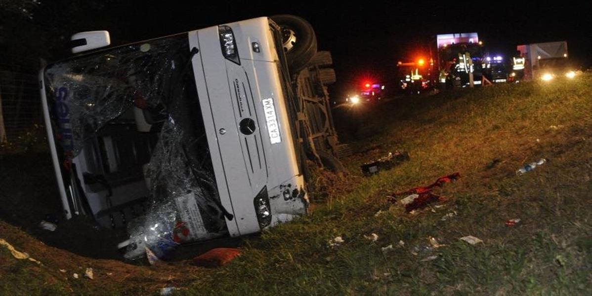 Pri nehode bulharského autobusu pri Segedíne sa zranilo 21 ľudí, jeden je v kritickom stave