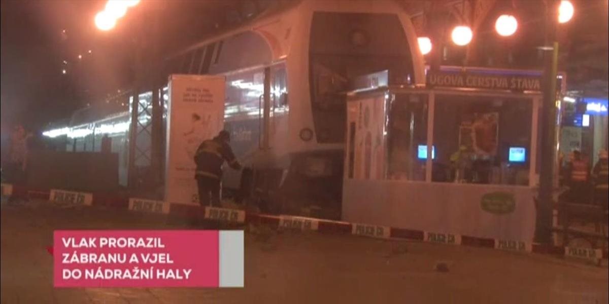 VIDEO V Prahe sa vykoľajil vlak a vyšiel na nástupište, traja zranení