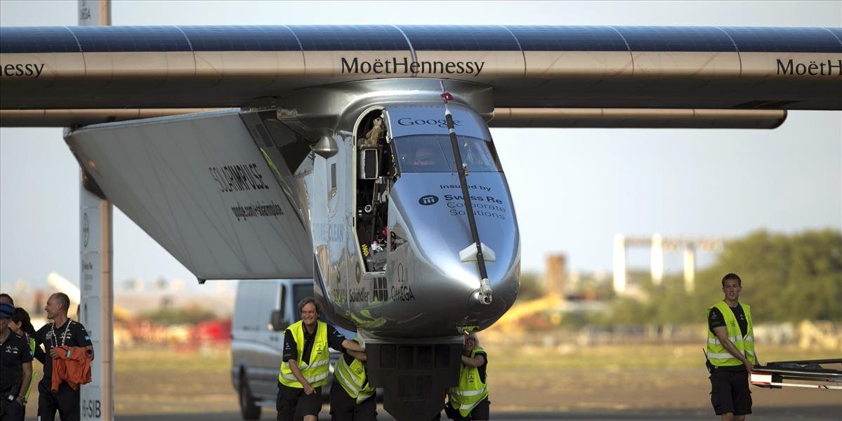 Experimentálne lietadlo Solar Impulse 2 prerušilo pokus o oblet Zeme