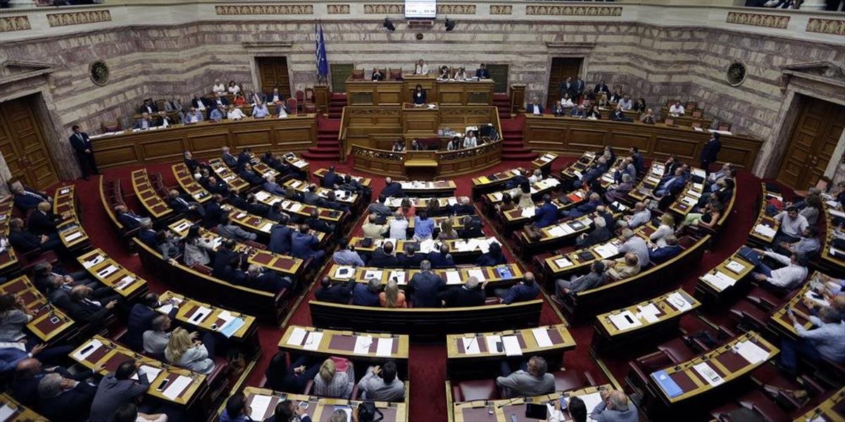 Grécky parlament schválil prvý balík reforiem požadovaných veriteľmi