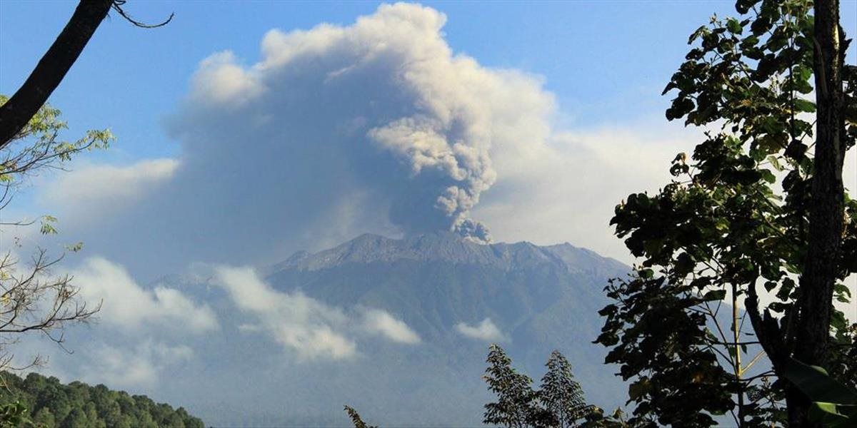 Pre sopečné erupcie sú v Indonézii uzavreté tri letiská
