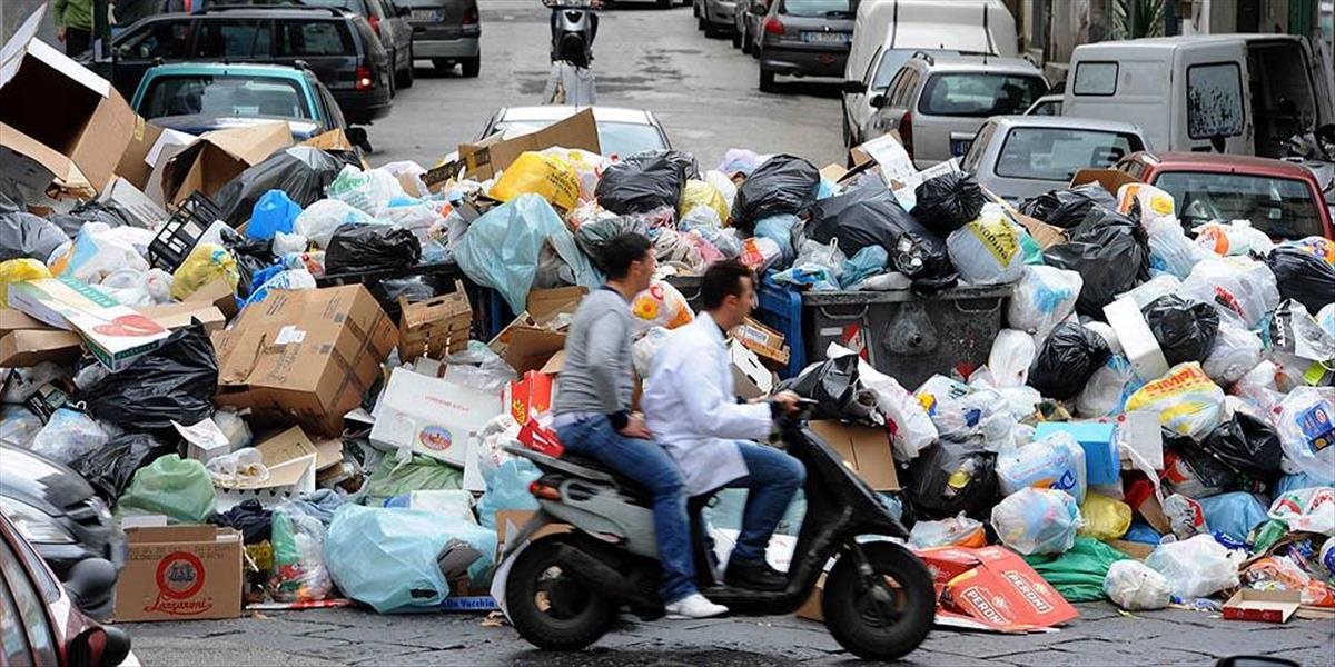 Taliansko dostalo vysoký finančný trest za dlhodobý problém s odpadom v Neapole