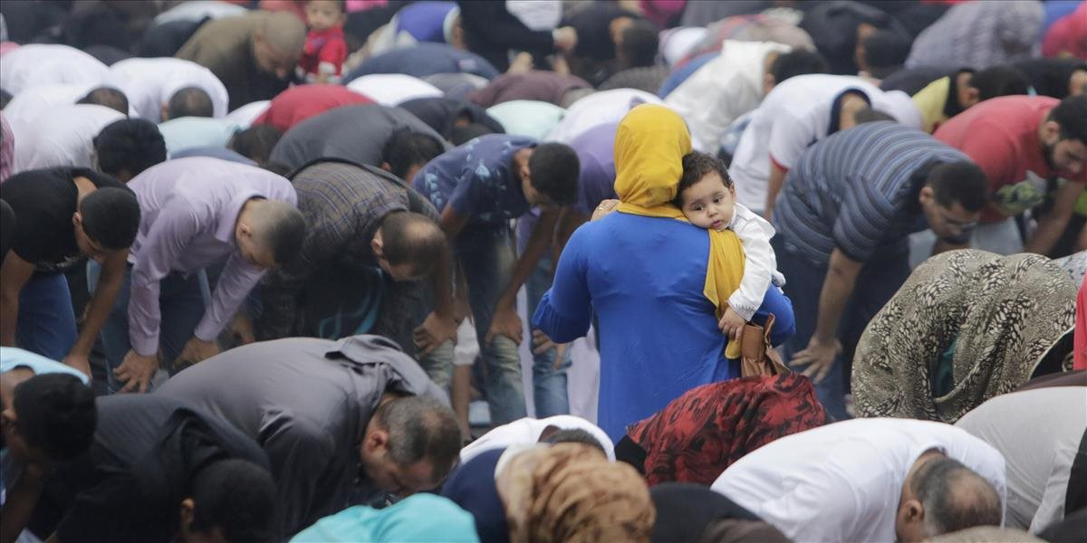 Moslimovia v mnohých krajinách oslavujú koniec ramadánu
