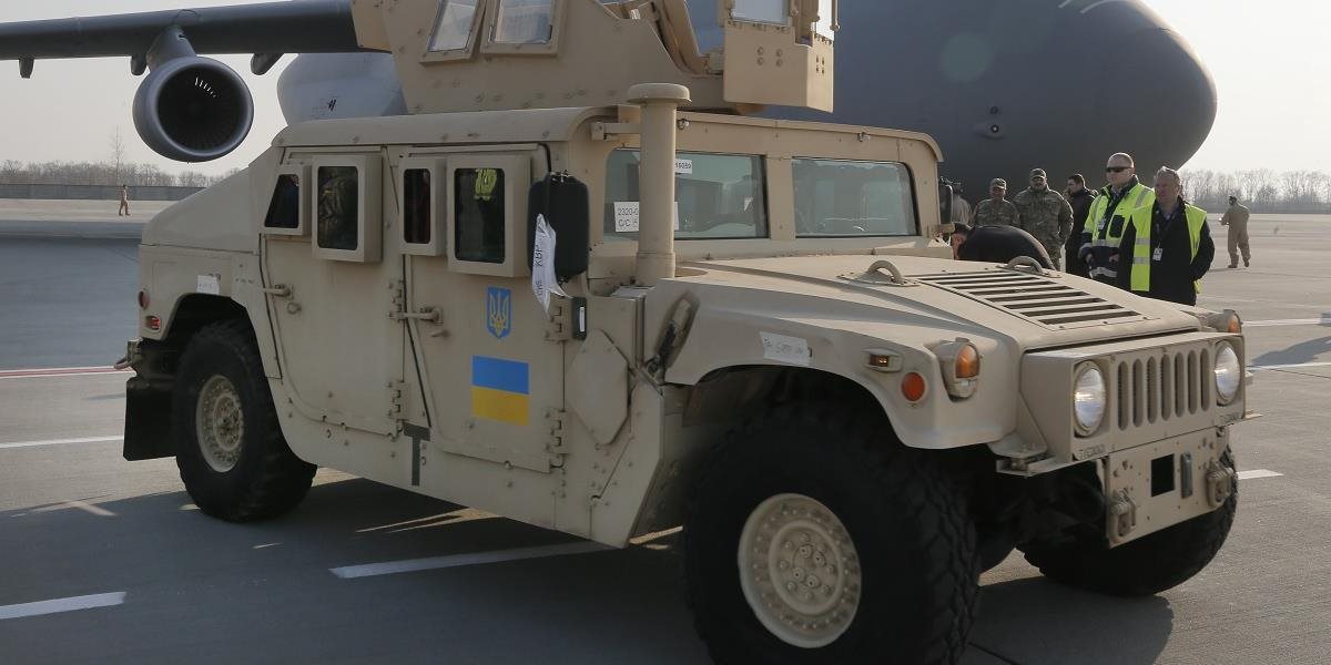 Ukrajina dostala od USA ďalšie vojenské vozidlá Humvee