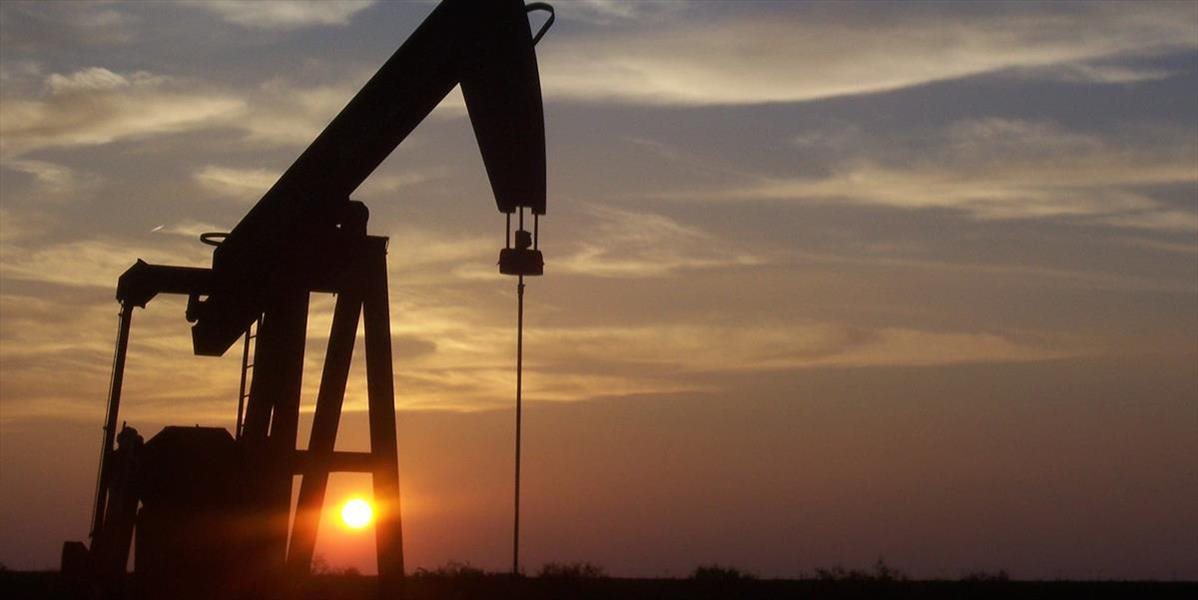 Ceny ropy opäť klesli, cena Brentu sa znížila pod 57 USD/barel