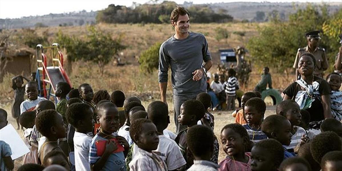 FOTO Federer je na charitatívnej návšteve v Malawi