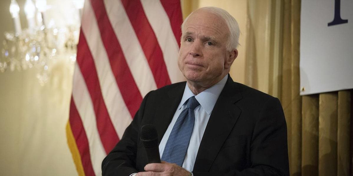 McCain vyzval Trumpa, aby sa ospravedlnil rodinám vojnových zajatcov