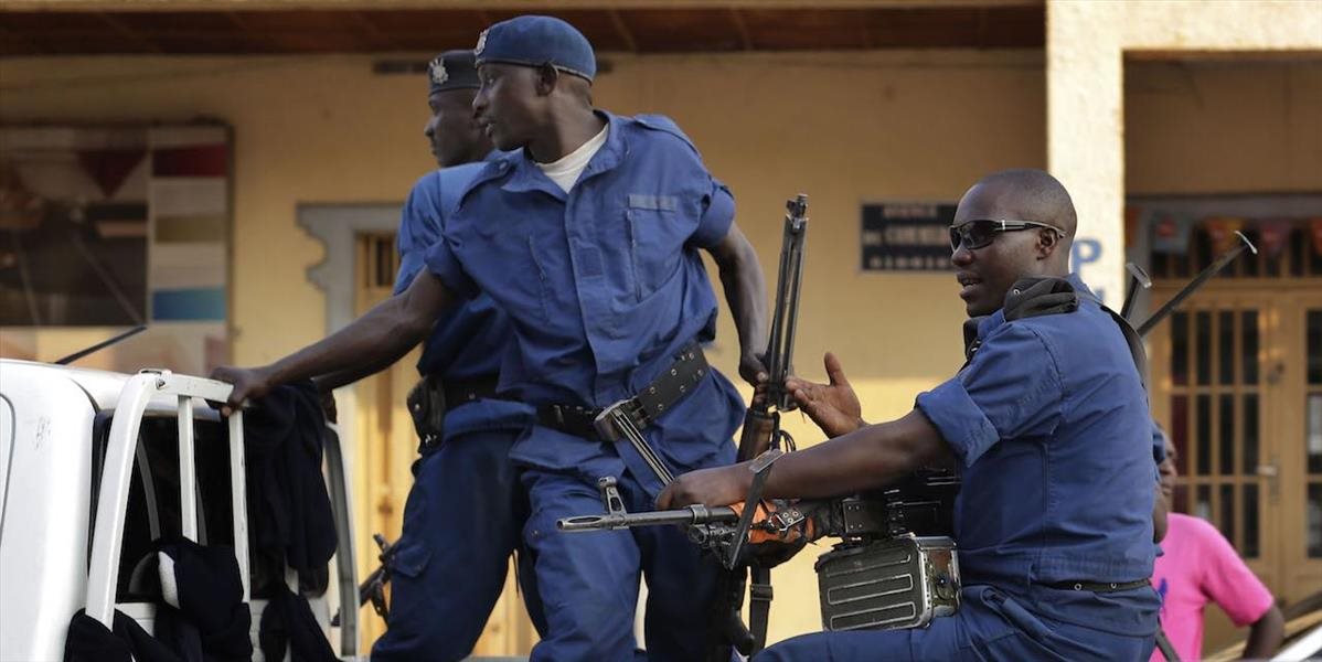 Napriek výzvam na odklad sa v Burundi začali prezidentské voľby