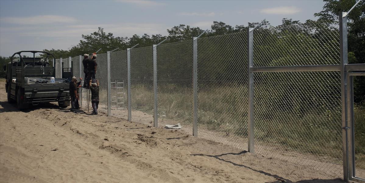 Maďarská vláda rozhodne, ktorý model zábrany postavia na srbských hraniciach