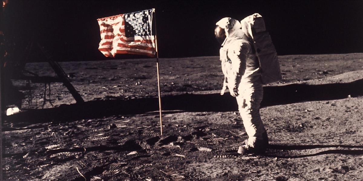 Začala sa internetová zbierka na záchranu skafandra astronauta Armstronga
