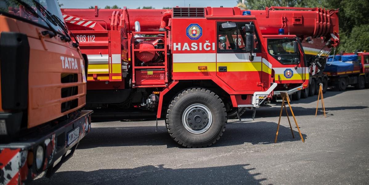 Požiar v obci Nižné Nemecké povolal k zásahu dve desiatky hasičov