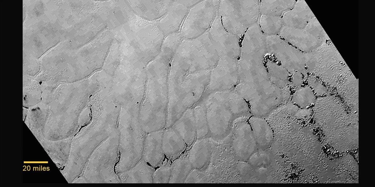 Sonda New Horizons poslala snímky mesiacov Nix a Hydra