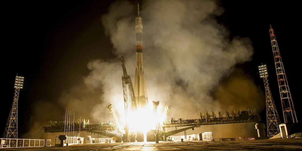Ruská kozmická loď Sojuz s trojčlennou posádkou sa úspešne spojila s ISS
