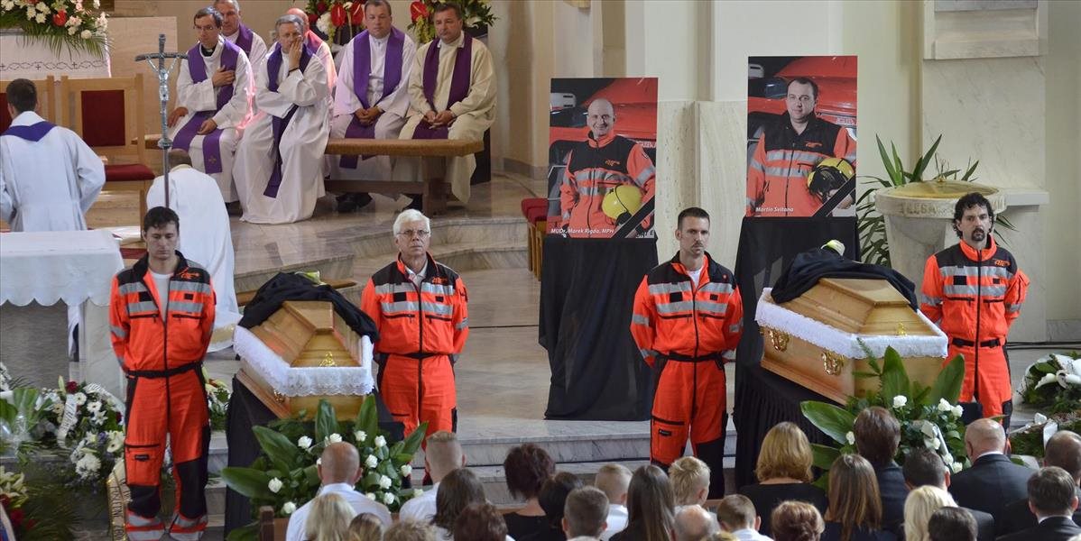 Smutný deň pod Tatrami: Tisícky ľudí sa lúčili so záchranármi leteckého nešťastia