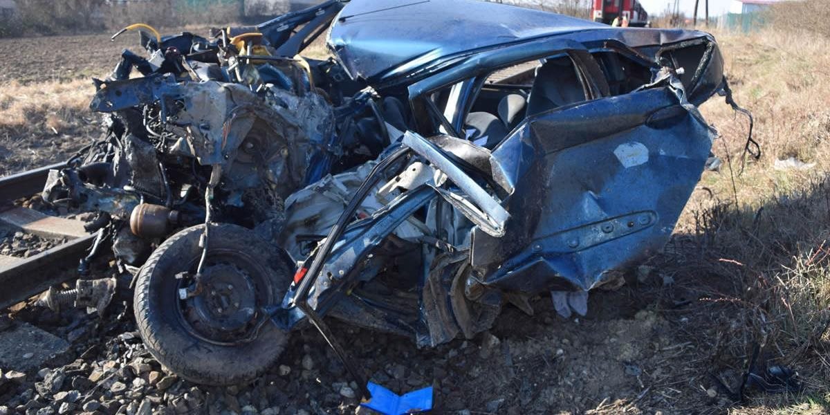 Zrážka vlaku s osobným autom pri západomaďarskom meste Csorna si vyžiadala štyri obete