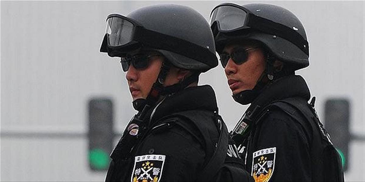 Čínska polícia na východe krajiny zadržala dvoch mužov podozrivých z terorizmu