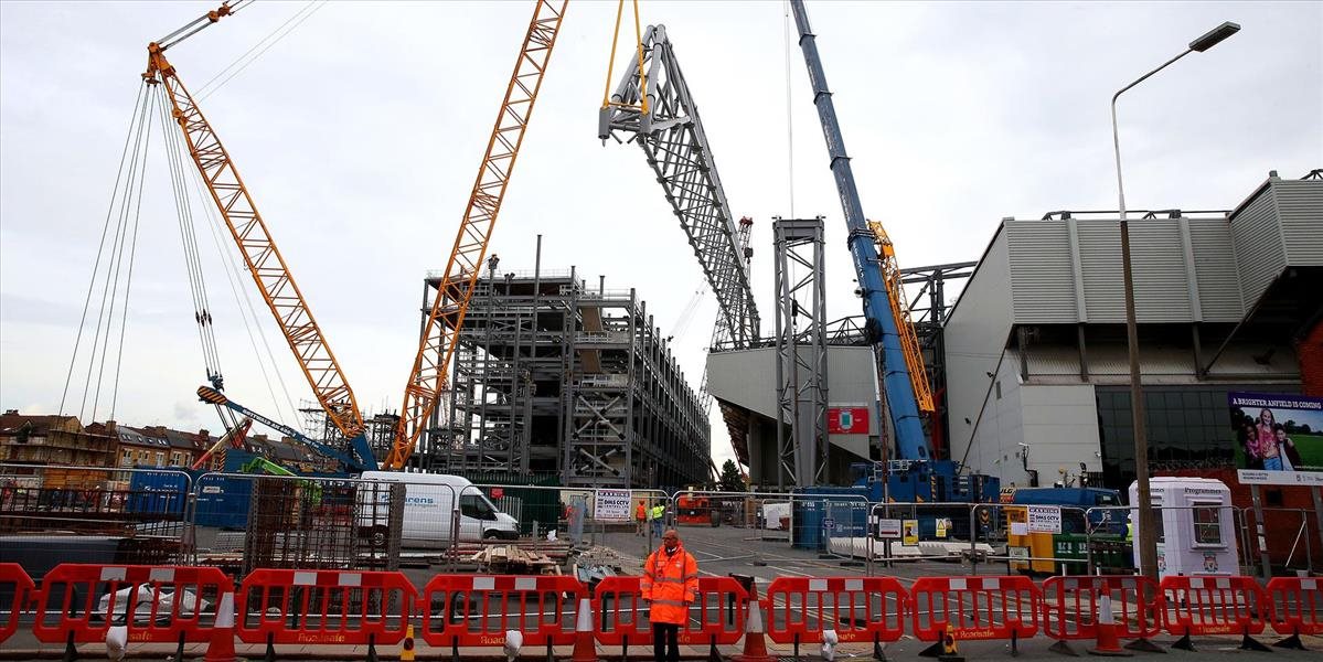 Liverpool začal s výstavbou novej strechy na Anfielde