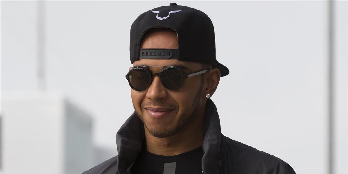 Hamilton uznal svoje faux pas z Wimbledonu, o rok si dá pozor