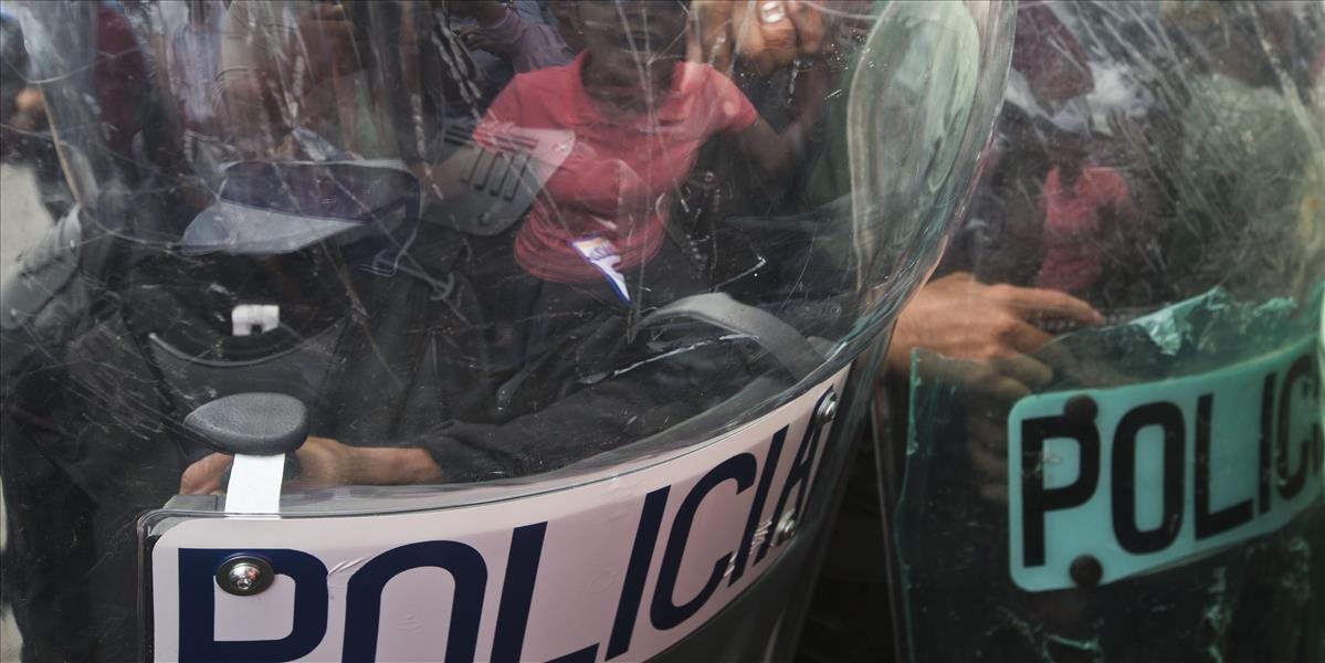 Turecká polícia použila proti demonštrantom v Ankare vodné delo
