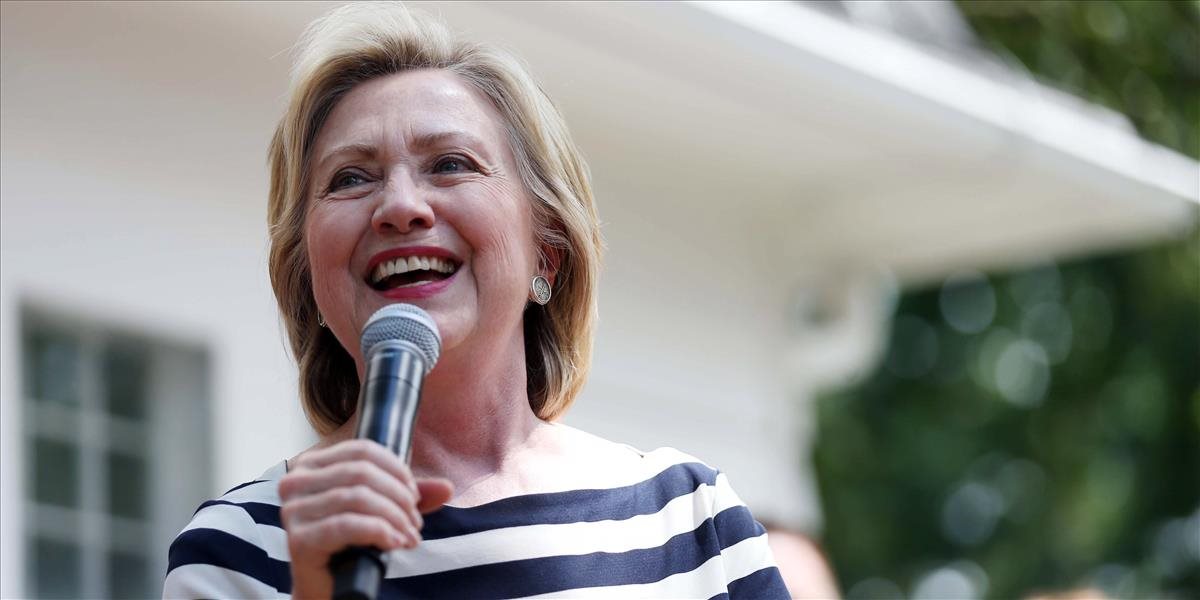 Clintonová poprela, že zo súkromného e-mailu posielala tajné materiály